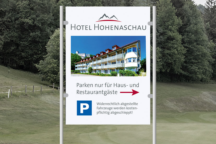 Hotel Hohenauschau, Werbeschilder